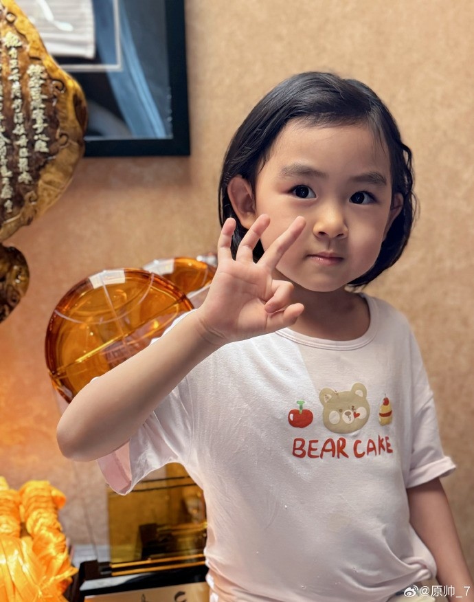 三分大賽三冠王！原帥曬三冠獎(jiǎng)杯：完成了女兒給安排的任務(wù)！