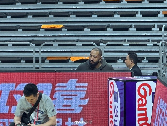 今晚不打？廣東主場迎戰(zhàn)廣廈 吉倫沃特一身便裝現(xiàn)身球館